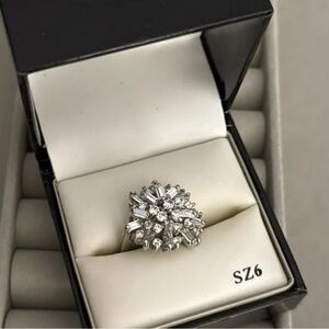 Elegant Cluster Ring